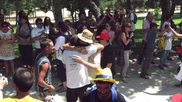Abrazo de acogida