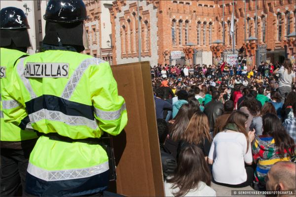 Palizillas vigilando la asamblea