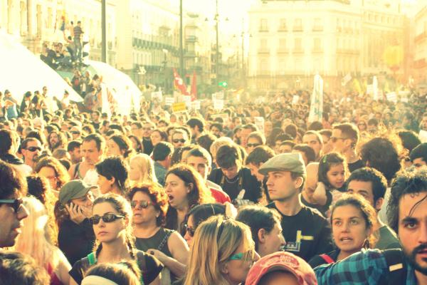 Multitud en Sol
